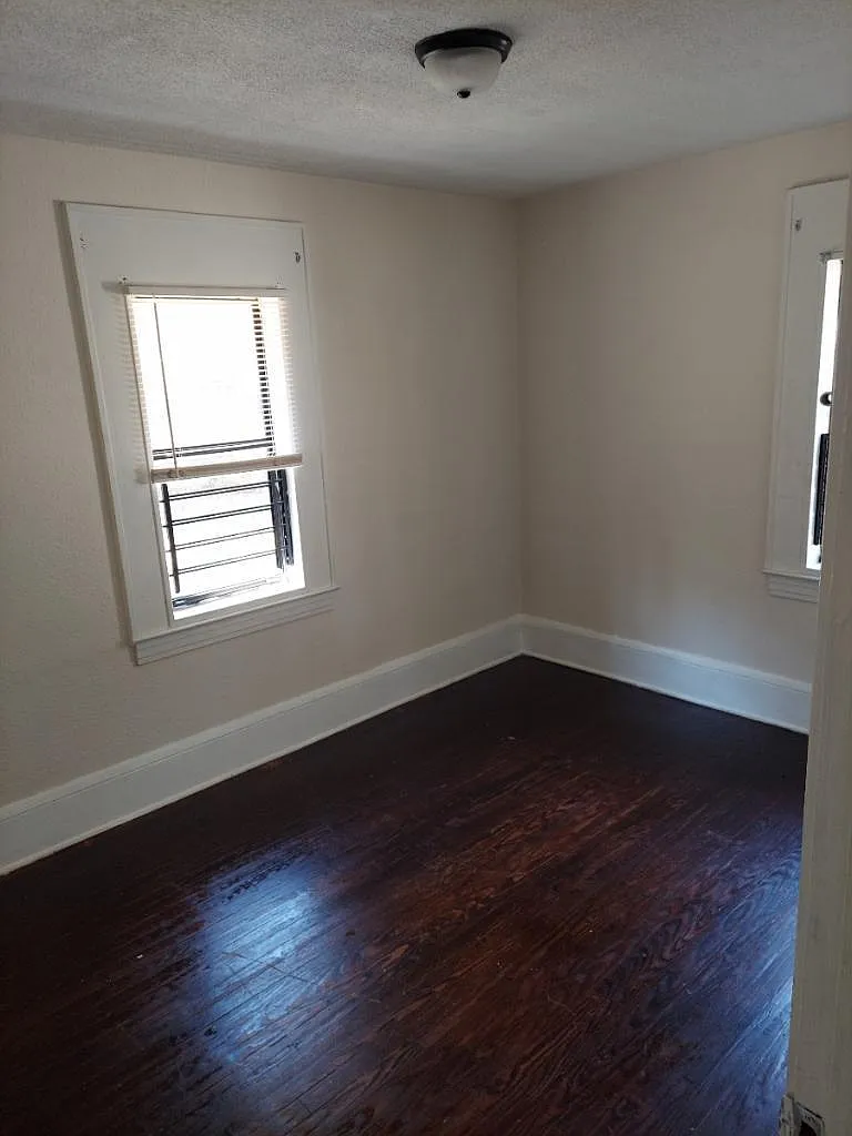 1031 Frazier St — Photo 2