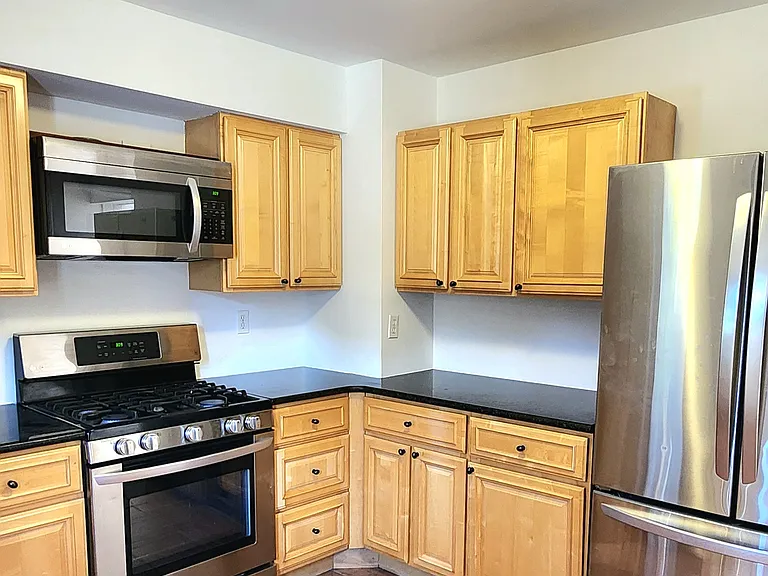 3591 Calumet St — Photo 13