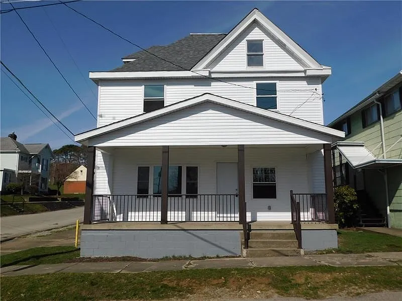 94 Nutt Ave photo 1