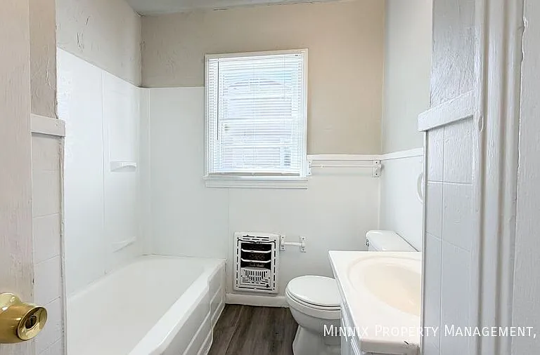 2420 33rd St #B — Photo 12