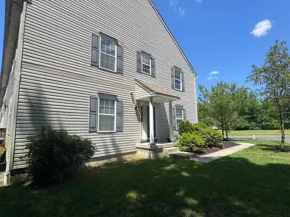 352 Hidden Dr, Blackwood, NJ 08012