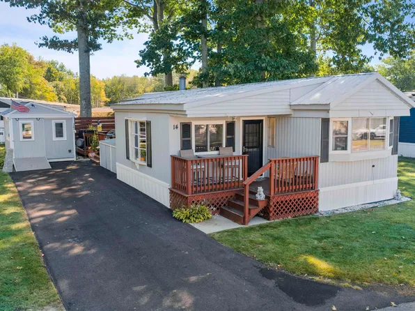 14 Hickory Avenue, North Hampton, NH 03862