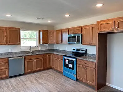 819 W Stewart St — Photo 1