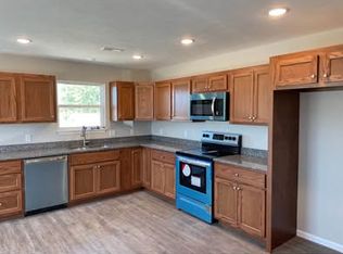 819 W Stewart St, Bolivar, MO 65613