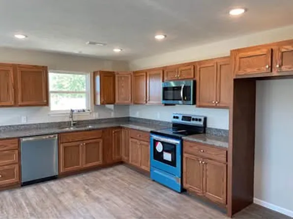819 W Stewart St, Bolivar, MO 65613