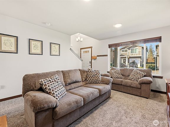 5th image of 419 Raybird Avenue