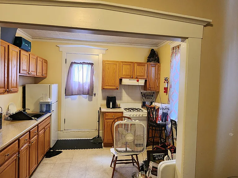 Full Kitchen with new appliance