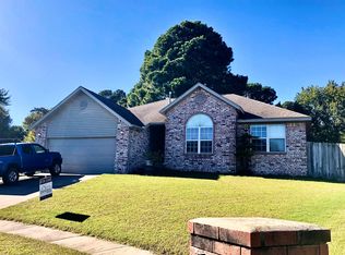 2782 N Ashbrook Dr, Fayetteville, AR 72703