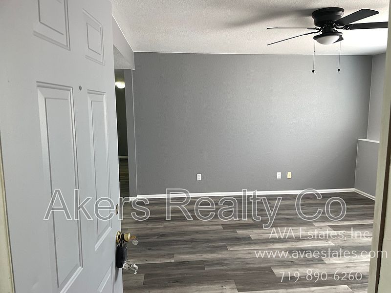 1st image of 733 E Laporte Dr
