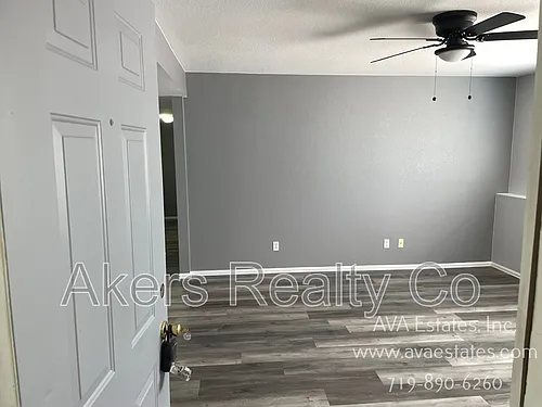 733 E Laporte Dr Photo 1