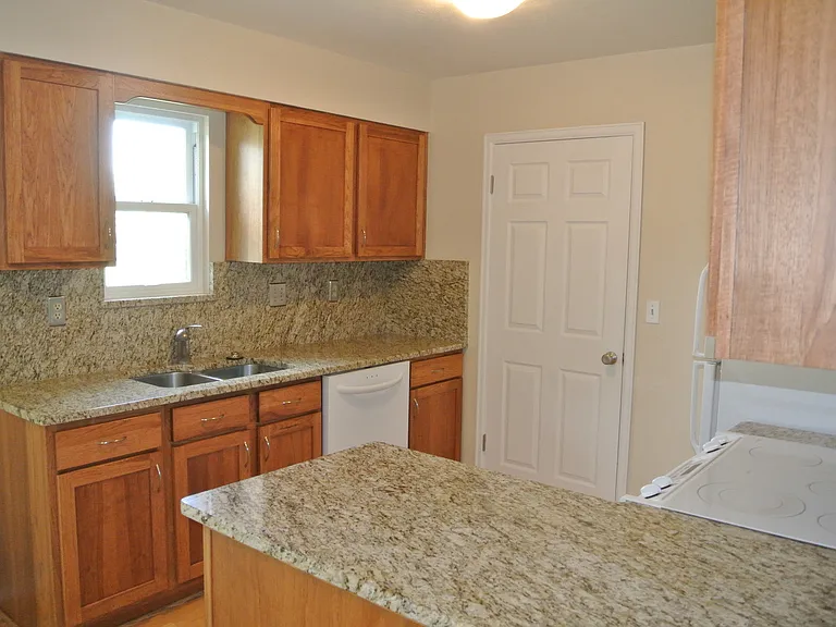 1080 Fairway Ct #3 — Photo 4