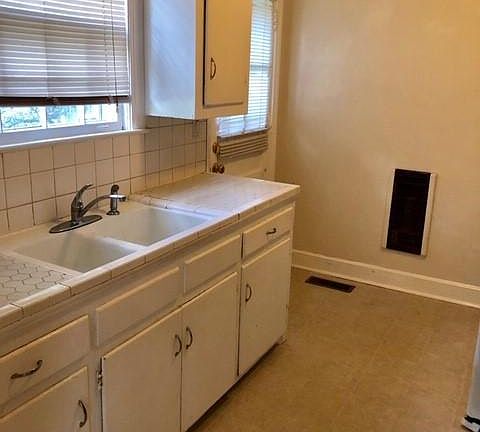 3rd image of 1700 Riverwood Dr #B
