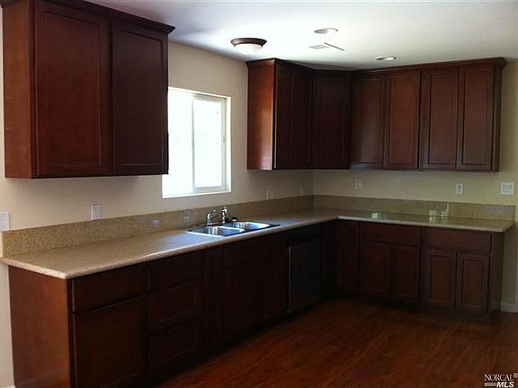 5th image of 558 N Cloverdale Blvd