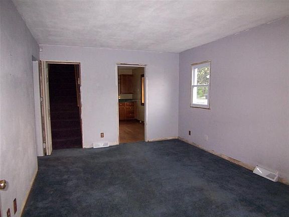 5th image of 1004 Highridge Ave