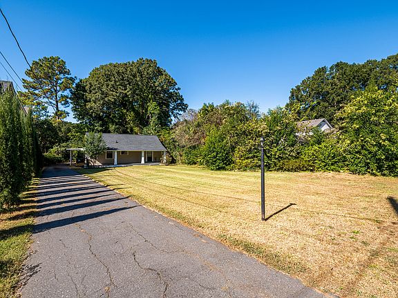 3rd image of 525 Forest Ln