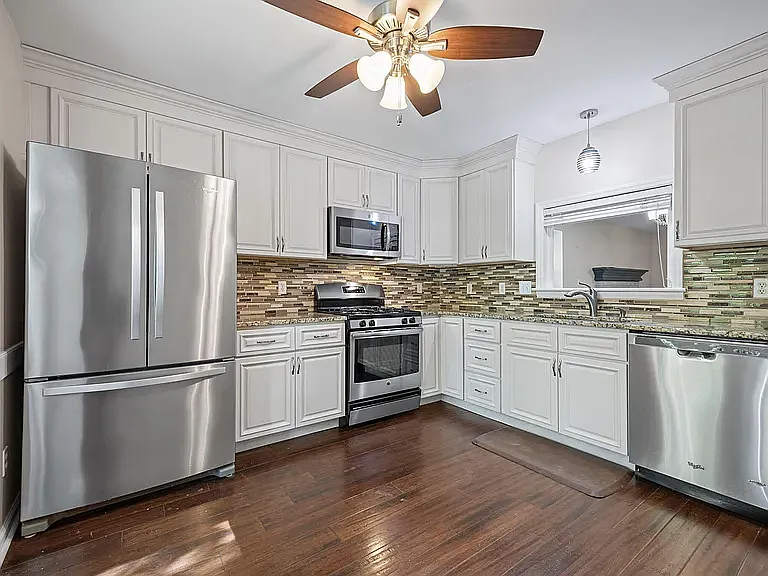3 bed, 1631 sqft, $2,100 — Photo 4