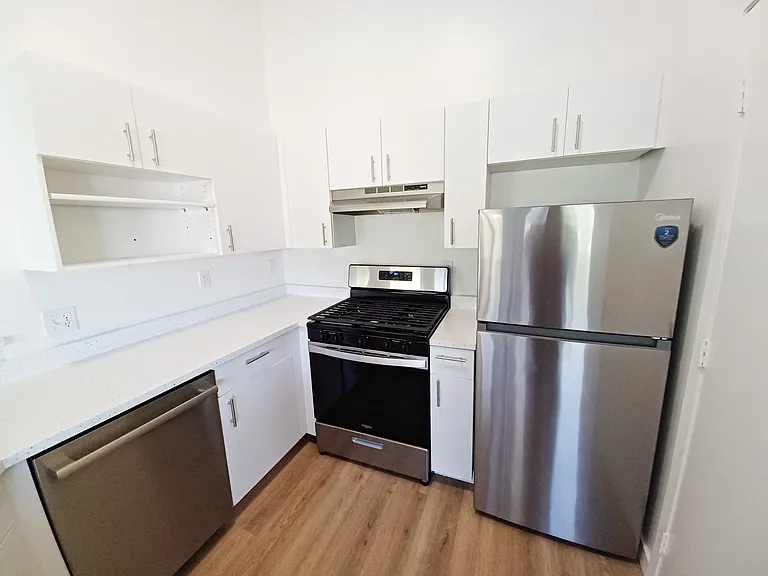 Parkhill Apartments — Photo 22