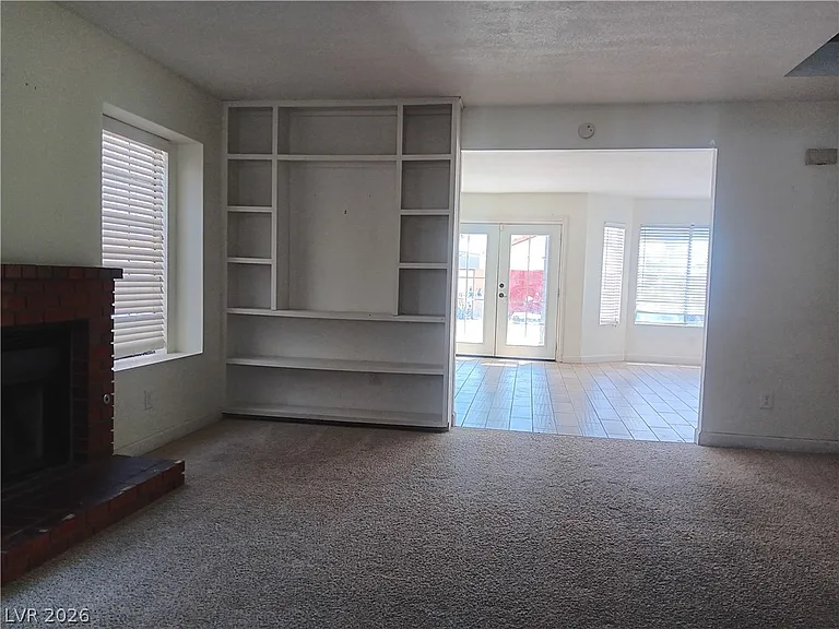 121 Logansberry Ln — Photo 4