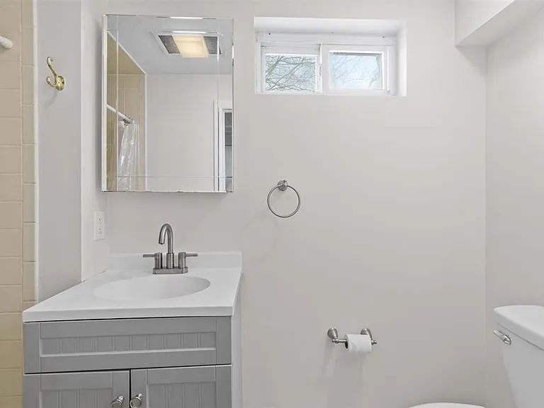 178 W 33rd St #1 — Photo 25