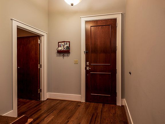 4th image of 402 S Gay St Suite 405