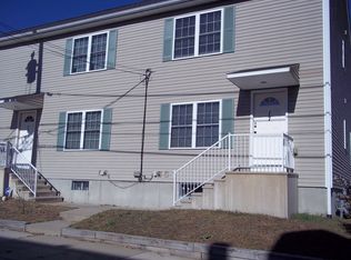 17 Grotto Ave, Pawtucket, RI 02860