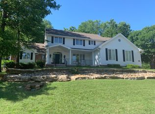 1319 SW Wintergreen Ln, Blue Springs, MO 64015
