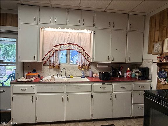 4th image of 332 N 12th St