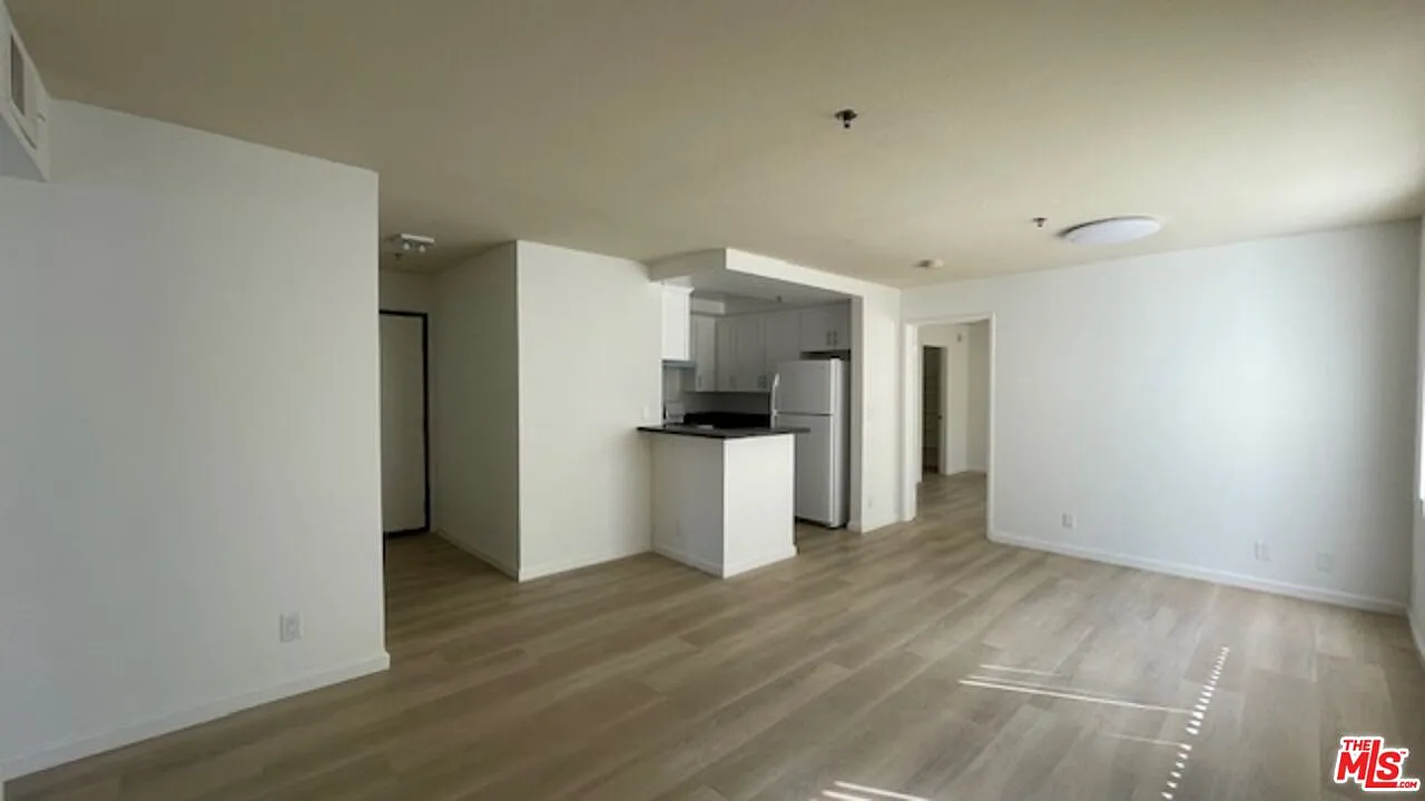 2 bed, 2.0 bath, 1000 sqft, $2,695 — Photo 2
