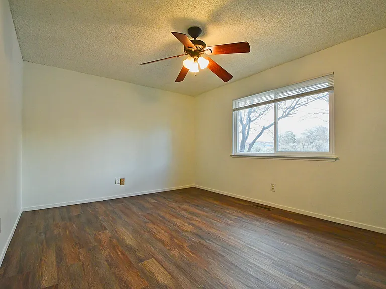 1600 E Long St #4 — Photo 5