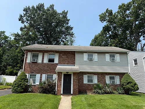 105 Garfield Ave Photo 1