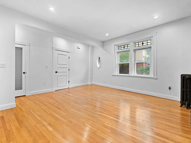 16 Devens St #1 — Photo 6