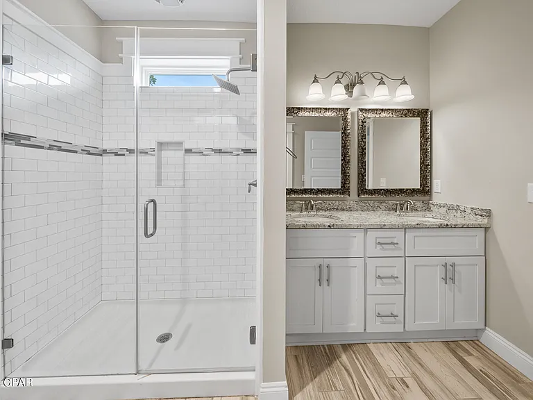 305 Evergreen St — Photo 15