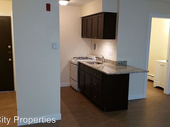 4th image of 1535 N Van Buren St APT 208