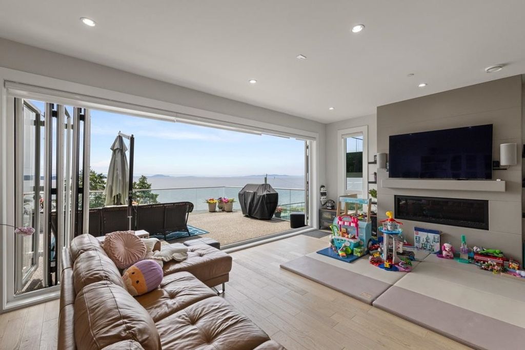 14999 Blackwood Ln, White Rock, BC - View 4