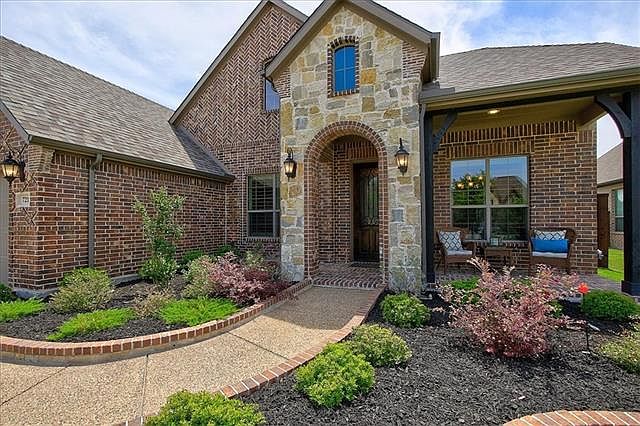 1st image of 721 Hampshire Dr