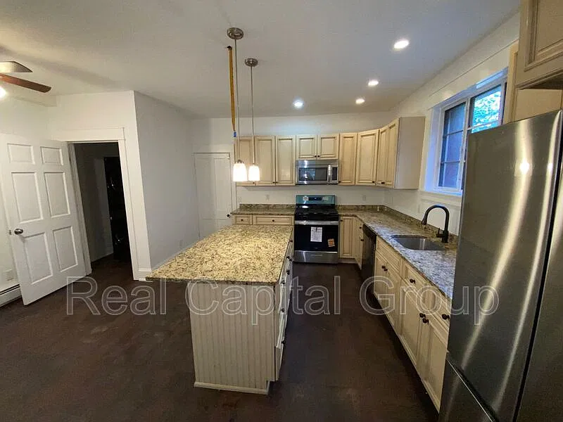 4 bed, 2.0 bath, $2,495 — Photo 4
