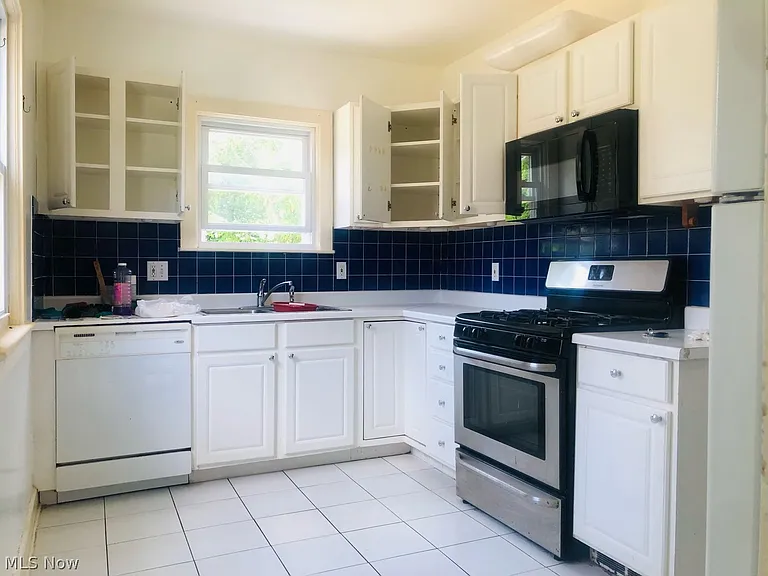 1353 Summit Dr — Photo 4