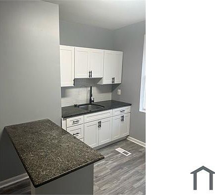 3rd image of 524 N Decker Ave #524