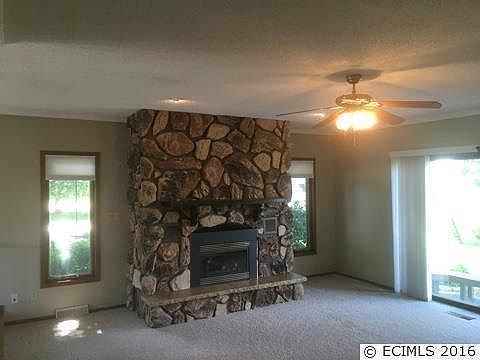 3rd image of 240 Sunset Ct