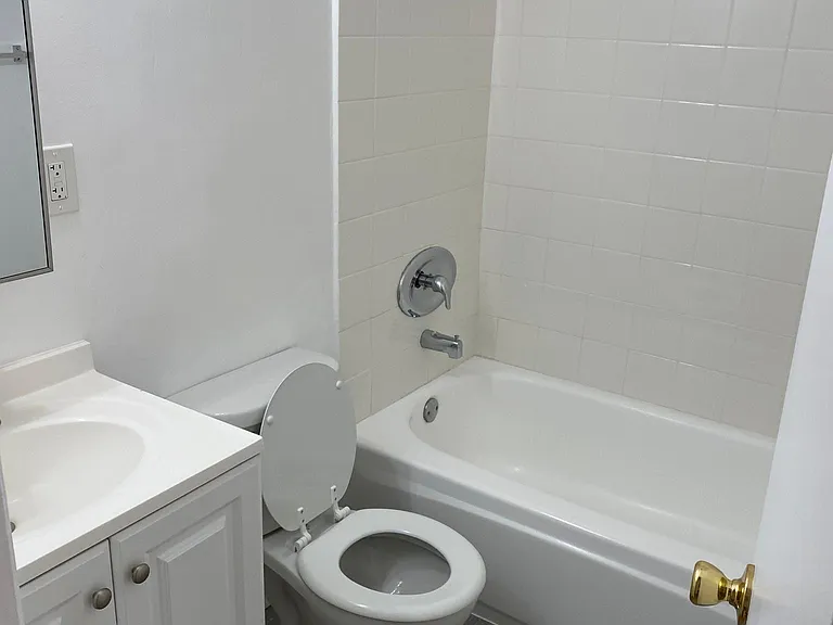 230 Bay St #5 — Photo 7