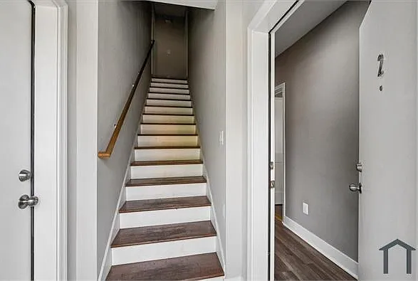 1241 Raum St NE #4 — Photo 6