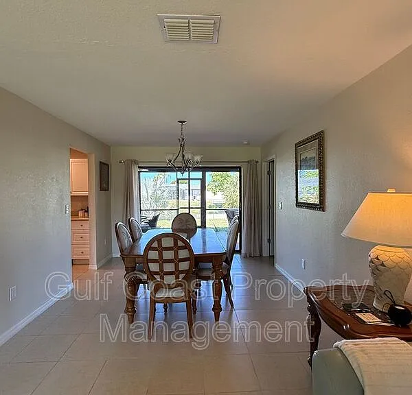 3185 Clifford St — Photo 11