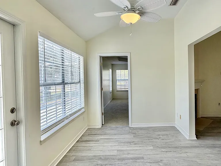 437 S Shore Dr — Photo 5