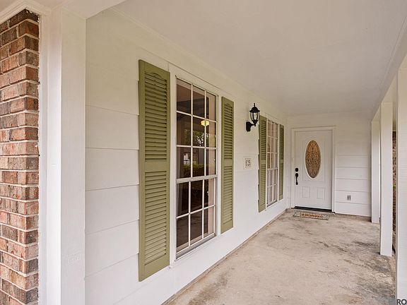 2nd image of 525 Hexham Rd