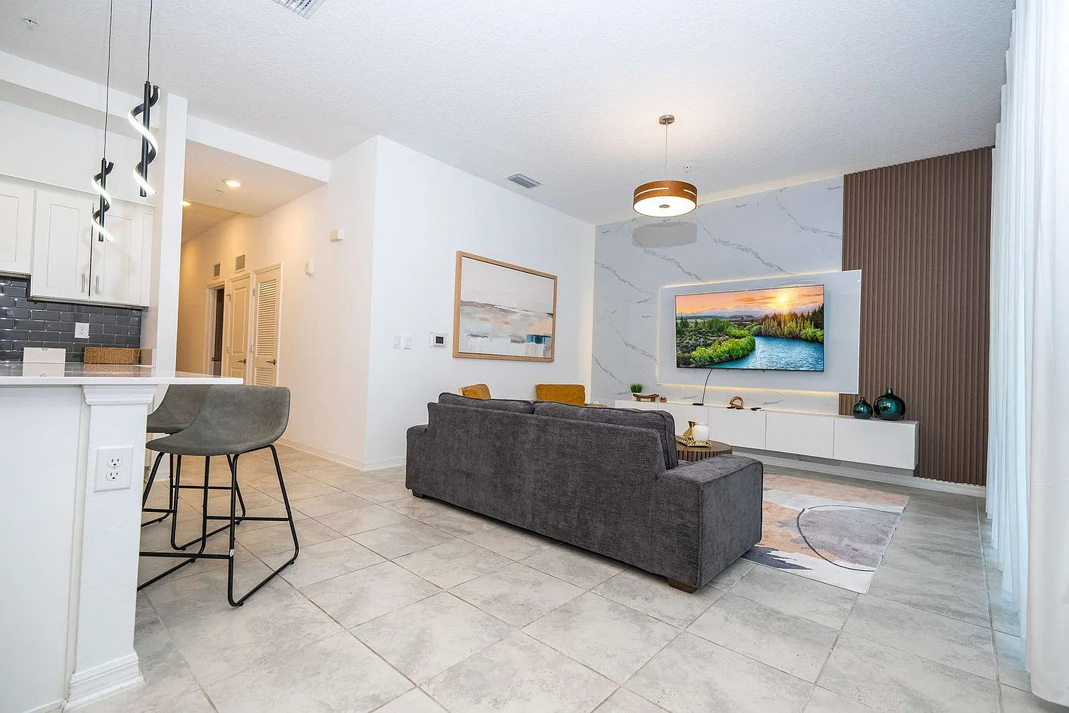3 bed, 2.0 bath, 1194 sqft, $5,137 — Photo 2