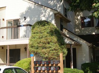 604 Woodbridge Comns Way, Iselin, NJ 08830