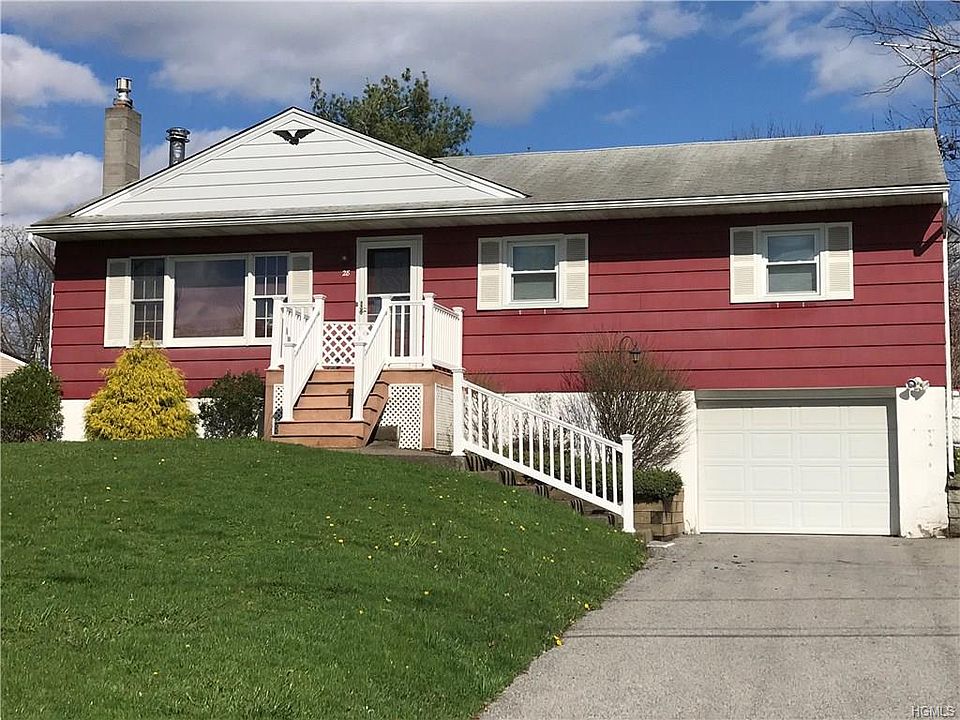 1st image of 28 Carriage Dr