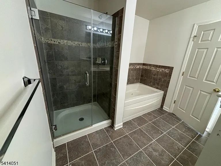 18 Ashley Ct — Photo 2