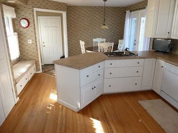 2nd image of 32 Parker Dr