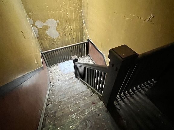 4th image of 3827 W Fillmore St